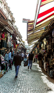 Gasse außerhalb des großen Bazar