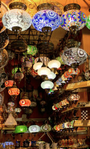 Bunte Lampen auf dem Bazar