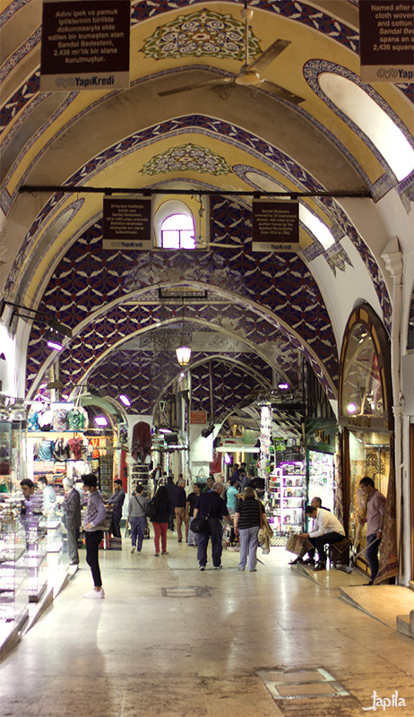 Gang im großen Bazar in der Türkei