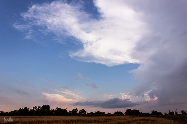 Große Wolke am Nachmittag