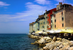 Häuser an der Küste von Rovinj