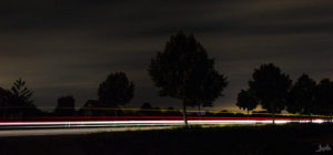 Landstraße bei Nacht