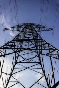 Strommast von unten