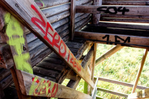 Treppe mit Graffiti