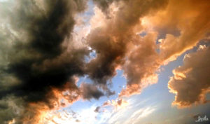 Wolken mit intensiver Farbe