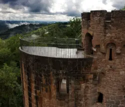 Burg Saint Clair im Regenwetter