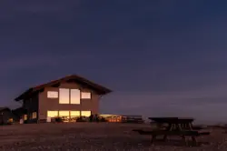 Horn-Restaurant auf der Hornisgrinde am Abend