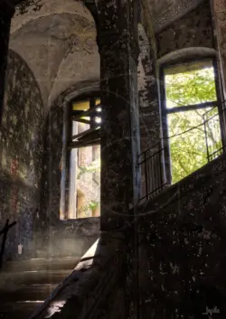 Eine Treppe in den Beelitzer Heilstädten