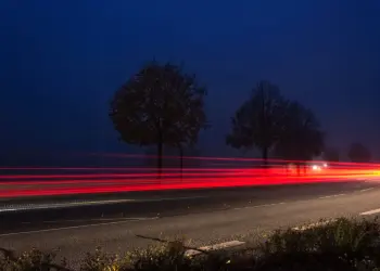 Autolichter in der Nacht