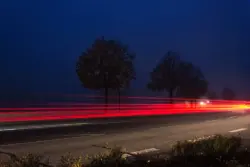 Autolichter in der Nacht