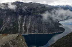 Blick auf den See bei der Trolltunga in Norwegen