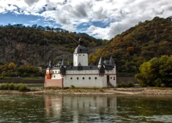 Blick auf die Burg Pfalzgrafenstein