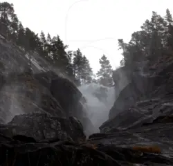 Einer der Zwillingswasserfälle Latefossen in Norwegen