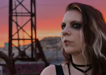 Endzeit Fotoshooting mit einer Frau auf Teneriffa