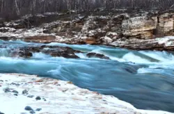 Langzeitaufnahme vom Fluss in Abisko in Schweden