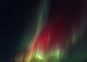 Nordlicht über dem Ice-Hotel in Jukkasjärvi Schweden
