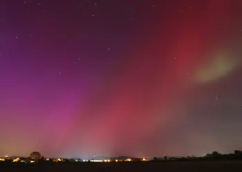 Rote und Lilafarbene Nordlichter in Deutschland im Mai 2024