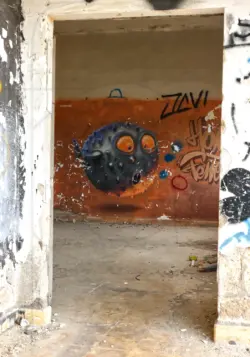 Kugelfischgraffiti in einem Lost Place auf Teneriffa
