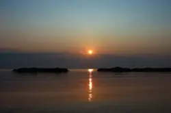 Sonnenaufgang am Strand von Viserbella in Italien