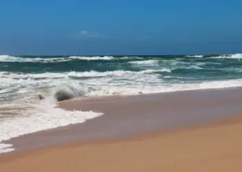 Strand Praia do Aterro bei Porto in Portugal