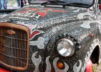 Streetart an einem Auto in London